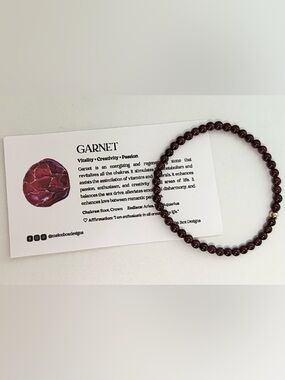 Genuine Garnet Gemstone Beaded Stretch Bracelet - Deep Red - Boho - Like New